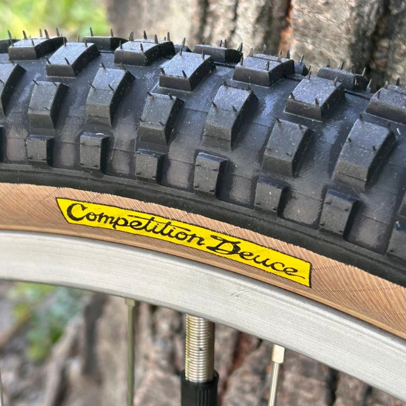 HOUSE OF LOOPTAIL Competition Deuce Tire