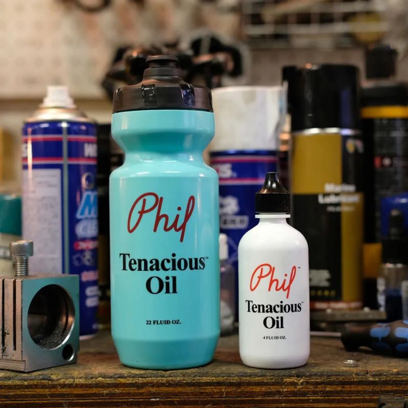 PHIL WOOD Tenacious Oil Water Bottle