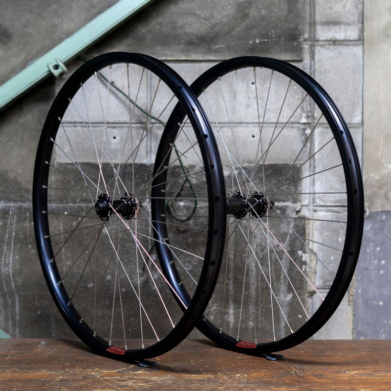 [New With Scratches] GORILLA SPUN Build Wheel [SIMWORKS Standalone x SHIMANO RS470 Hub]