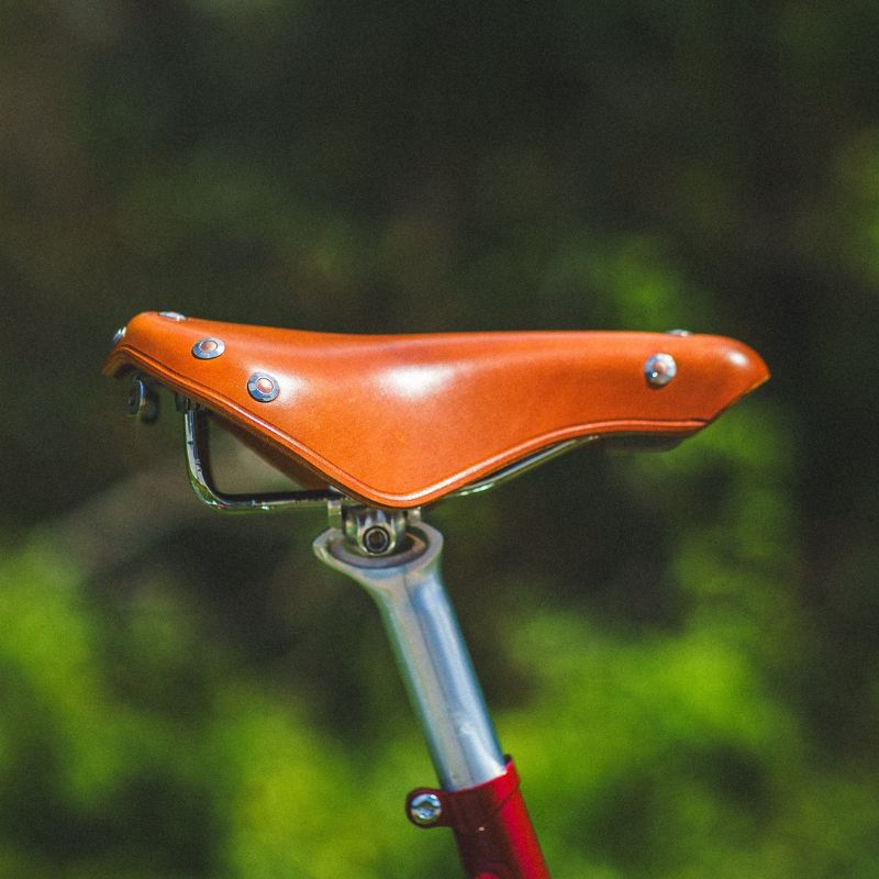VELO ORANGE Model 7 City Saddle