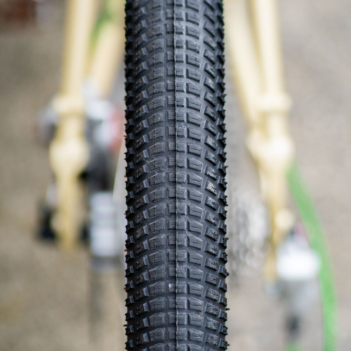 BASSI Hog’s Back Circles Complete Bike - Sparkle Beige