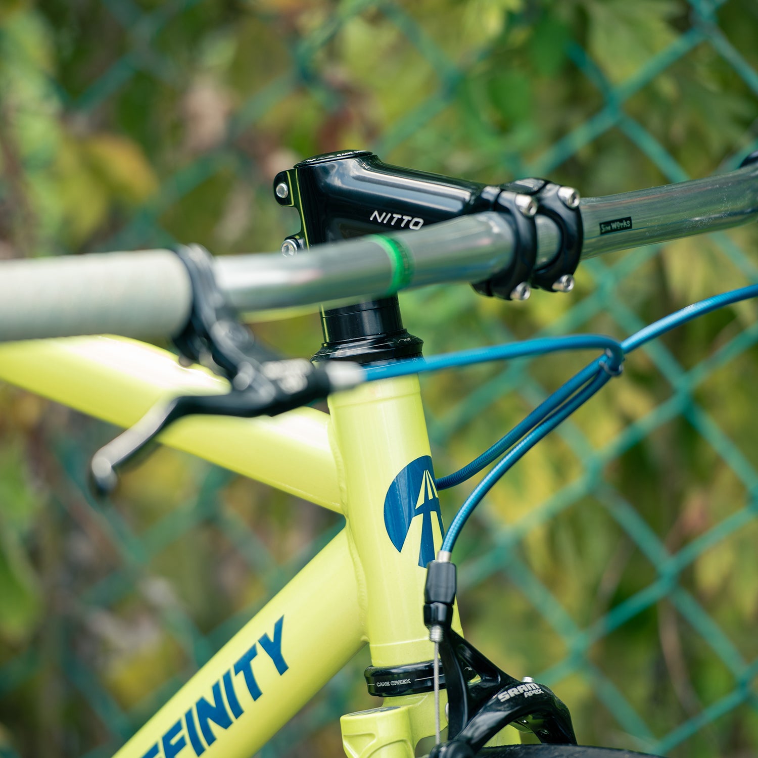 AFFINITY CYCLES Lo Pro Circles Original Complete Bike