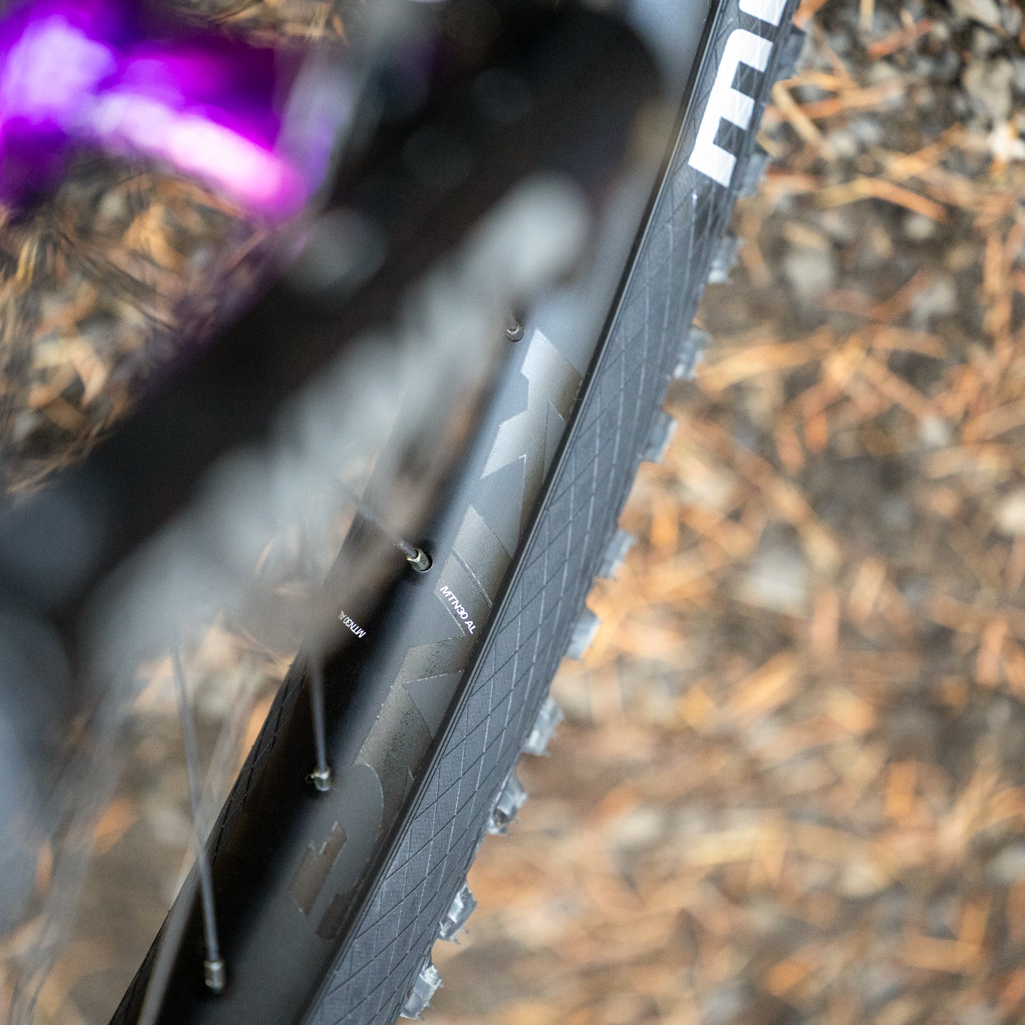 [Pre-Order] CHRIS KING MTN30 AL 27.5" Boost 6-Bolt