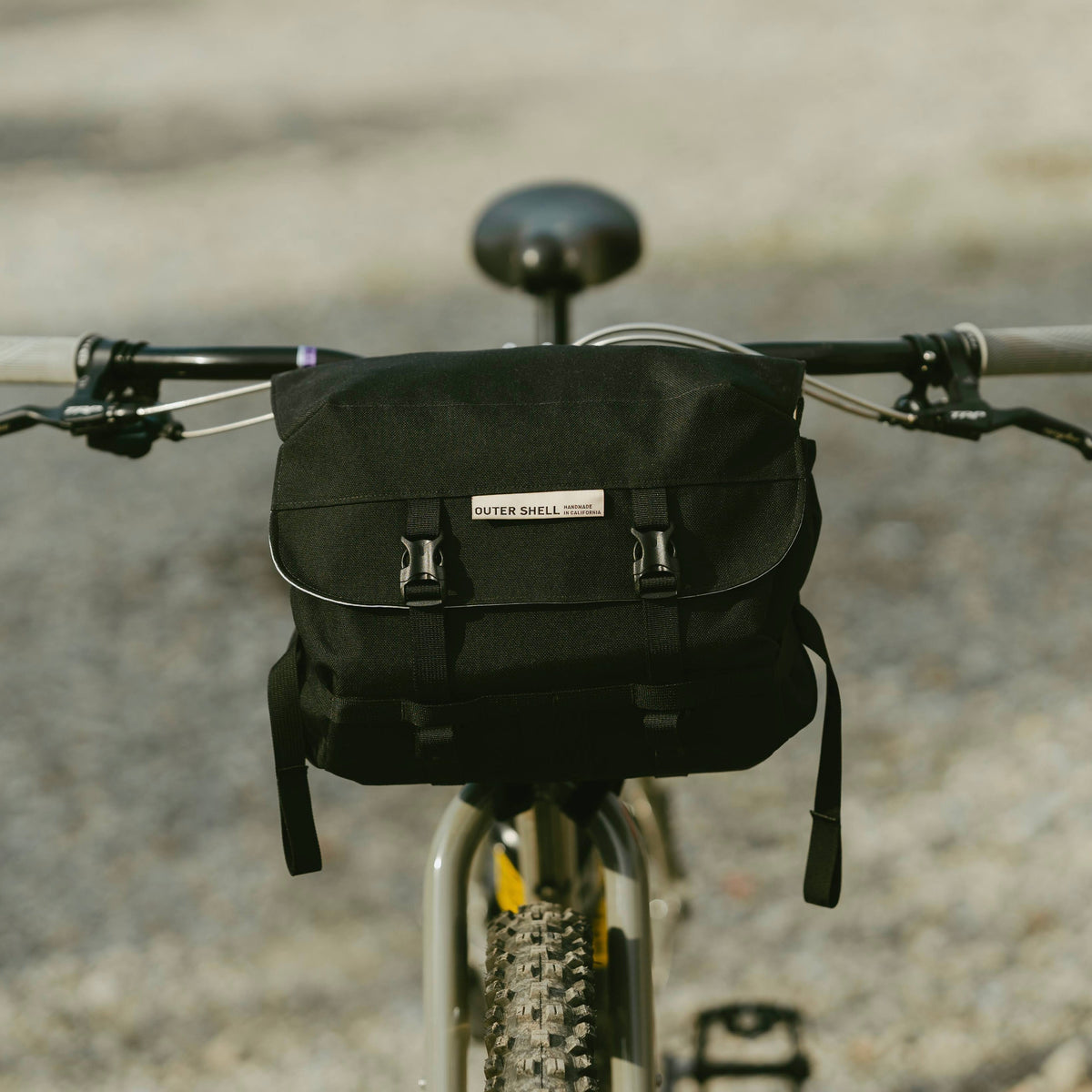 OUTER SHELL Mega Bar Bag