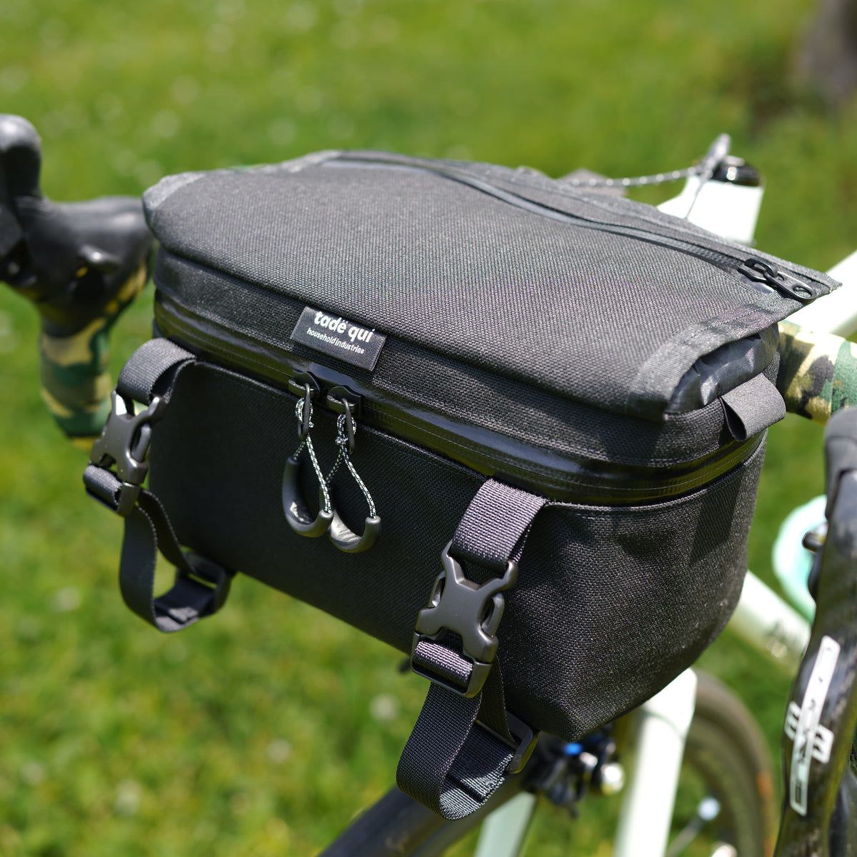 TADE QUI Cunningham Camera Bag