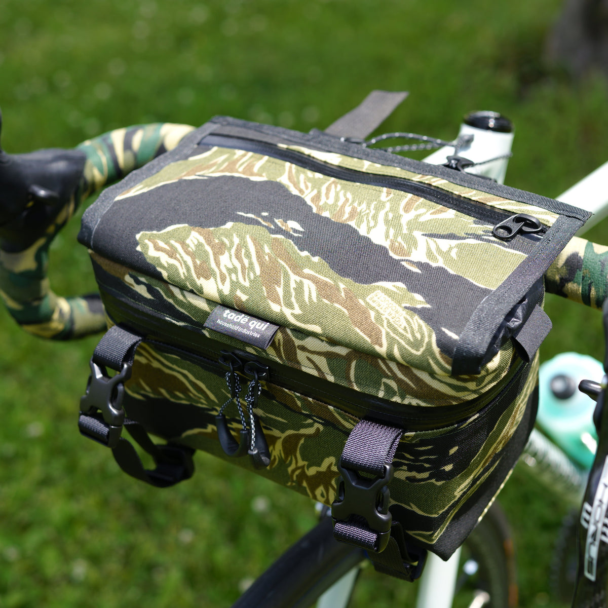 TADE QUI Cunningham Camera Bag