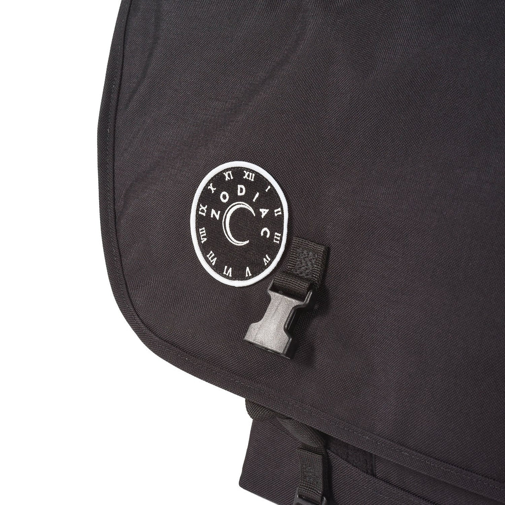 ZODIAC BAGGAGE Sling Messenger Bag / Large