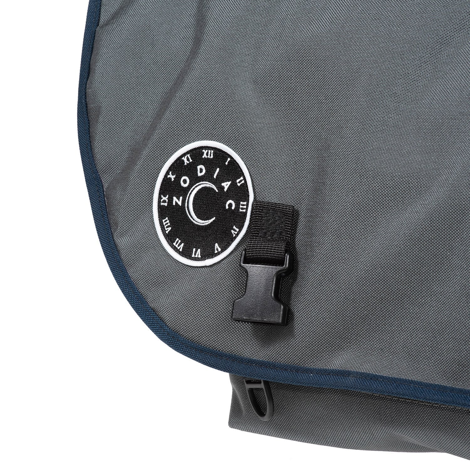 ZODIAC BAGGAGE Sling Messenger Bag / Medium