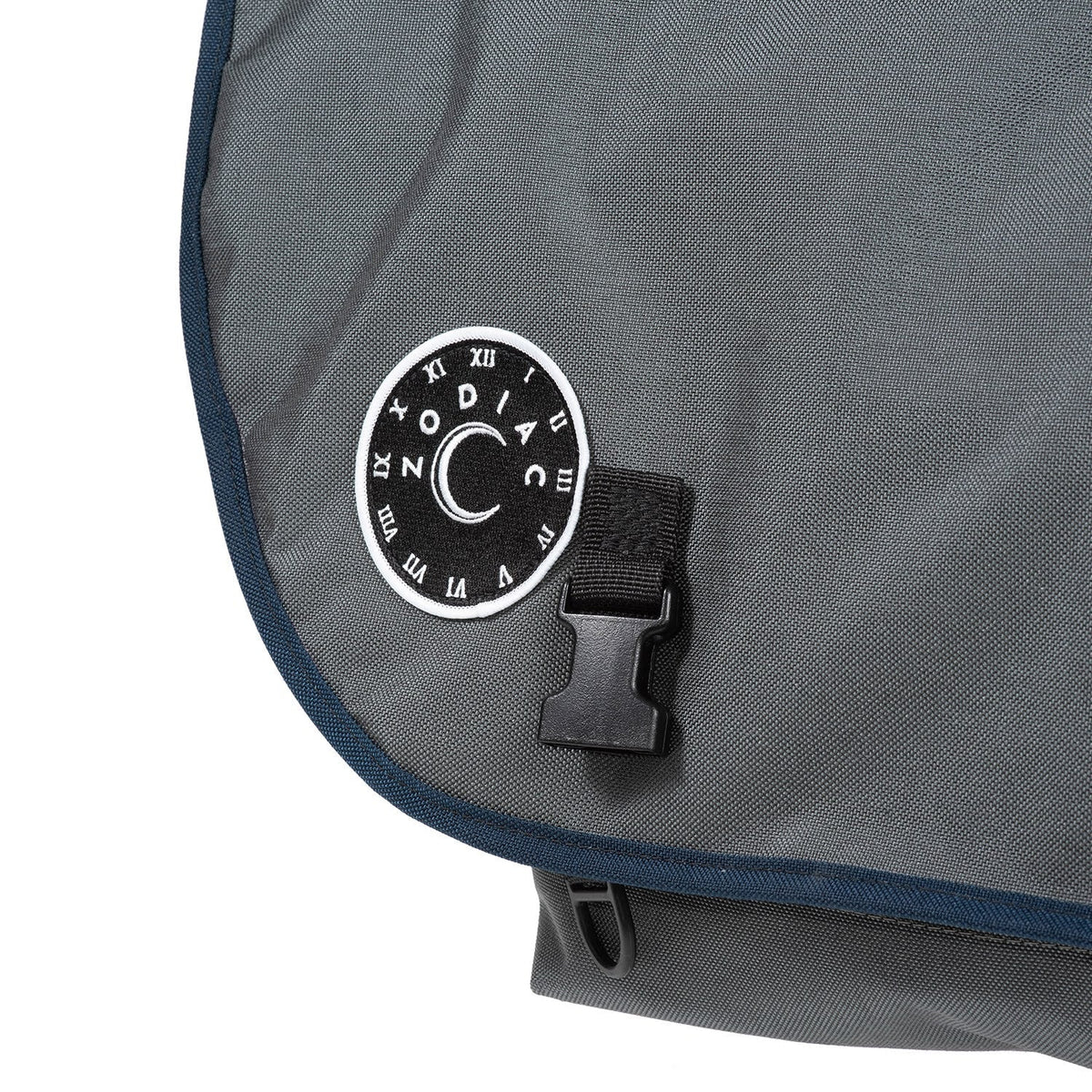 ZODIAC BAGGAGE Sling Messenger Bag / Medium