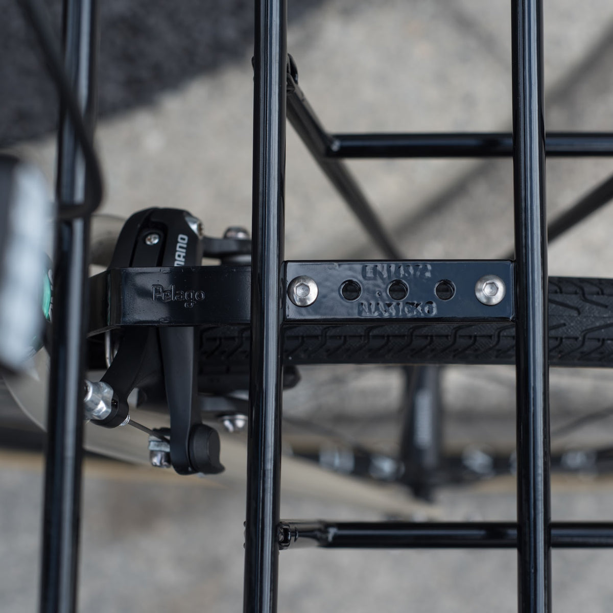 PELAGO Commuter Front Rack
