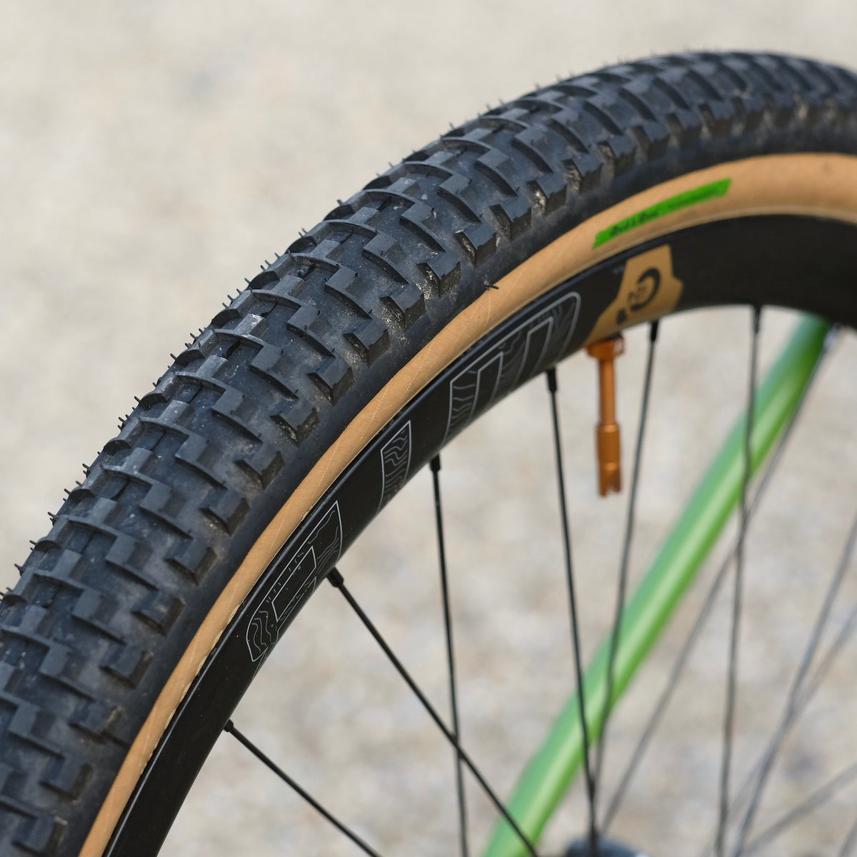BRUCE GORDON Rock'n Road Tire