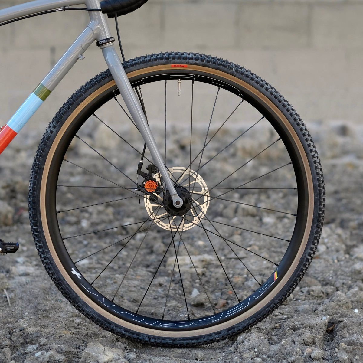 BRUCE GORDON Rock'n Road Tire