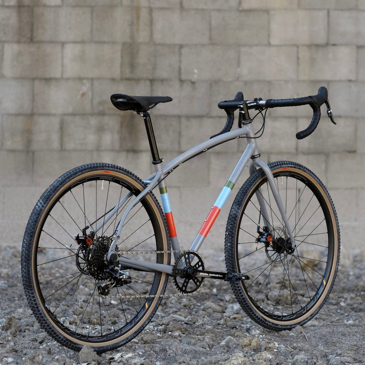 BRUCE GORDON Rock'n Road Tire