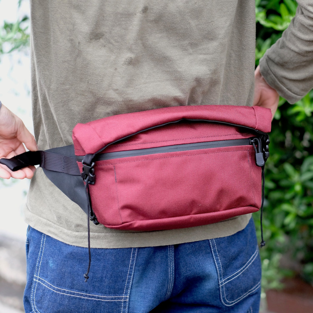 OUTER SHELL Hip Slinger